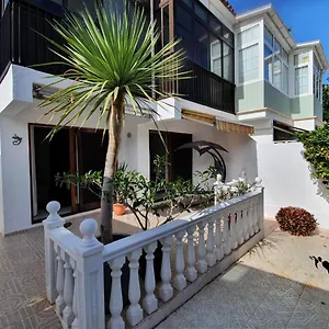  Apartamento Luminoso Con Patio Y Jardin España